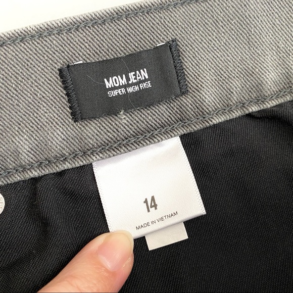 NWT Super High Waist Light Gray Mom Jeans - Picture 9 of 12